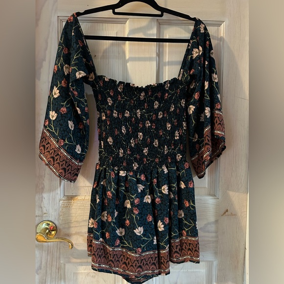 Sage Smocked Off the Shoulder Floral Romper.                       Women’s Large - Picture 2 of 6